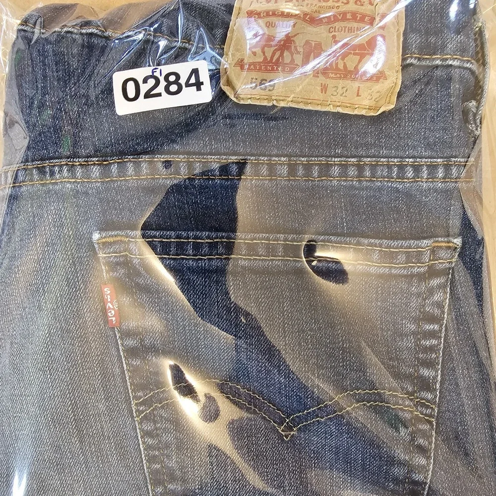 Levis levi 569